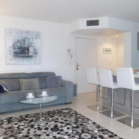Charming Air-conditioned 2-bedroom 'le Riviera' With Parking Apartmán
