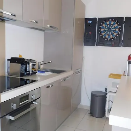 Apartmán Charming Air-conditioned 2-bedroom 'le Riviera' With Parking