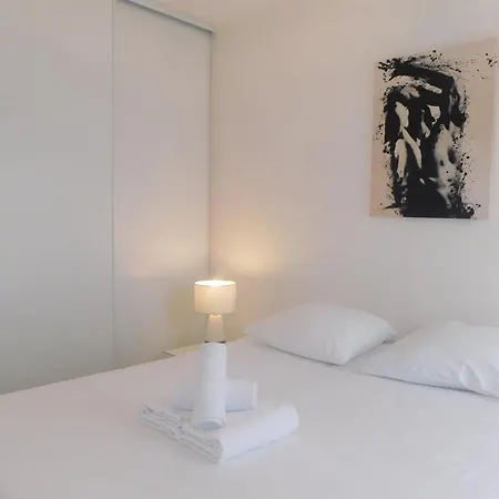 Charming Air-conditioned 2-bedroom 'le Riviera' With Parking Apartmán
