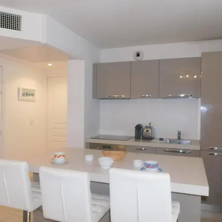 Apartmán Charming Air-conditioned 2-bedroom 'le Riviera' With Parking *